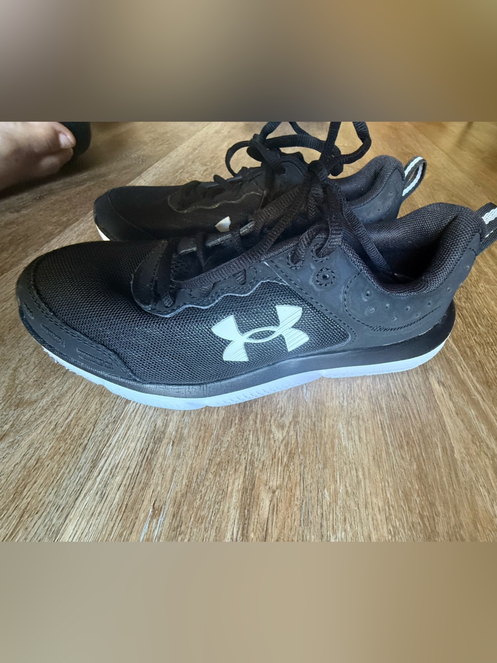 Under Armour Black and White Men's size 7 Training Sneakers